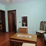 Calmly, Spacious Next To Embassy Apartamento