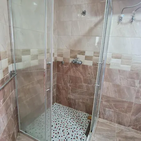 Calmly, Spacious Next To Embassy *