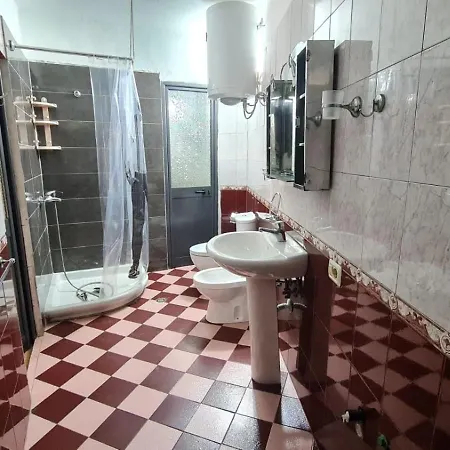 Calmly, Spacious Next To Embassy تيرانا