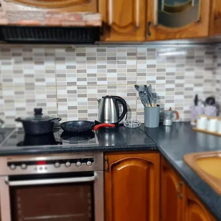 Calmly, Spacious Next To Embassy Appartement