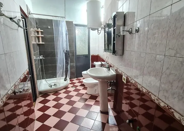 Calmly, Spacious Next To Embassy تيرانا