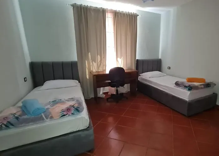 Calmly, Spacious Next To Embassy تيرانا