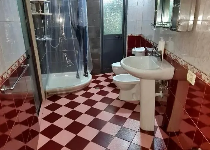 Calmly, Spacious Next To Embassy * تيرانا
