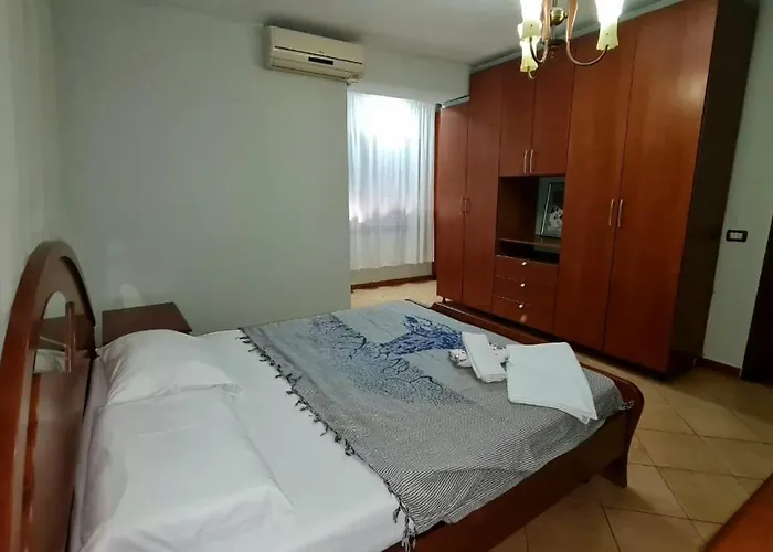 Calmly, Spacious Next To Embassy تيرانا