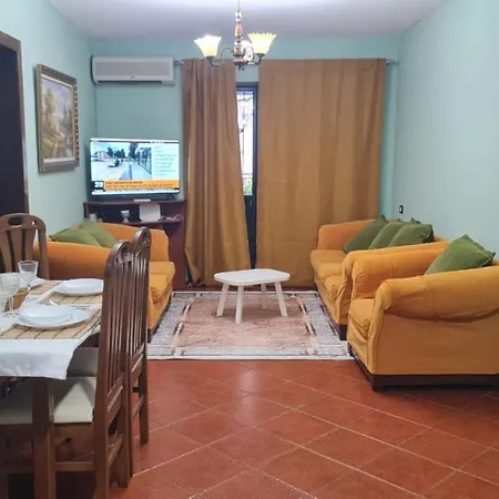 Calmly, Spacious Next To Embassy Apartment