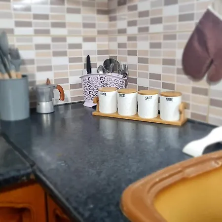 Calmly, Spacious Next To Embassy * ティラナ