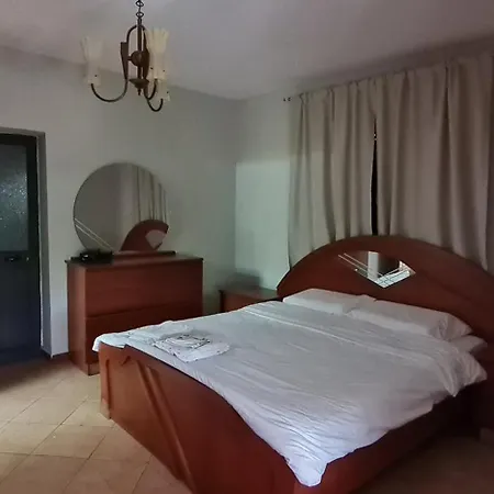 Calmly, Spacious Next To Embassy *