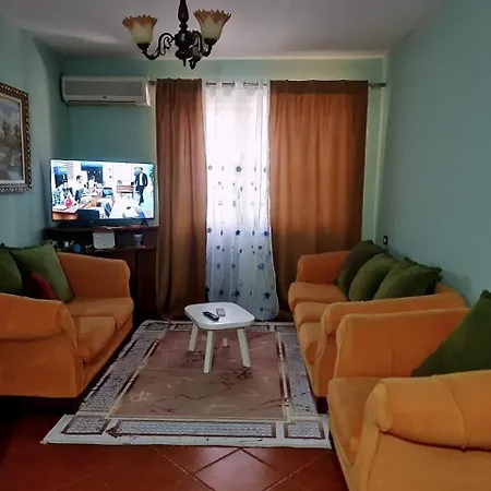Calmly, Spacious Next To Embassy Apartment
