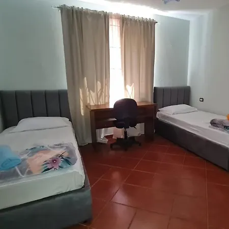 Calmly, Spacious Next To Embassy ティラナ